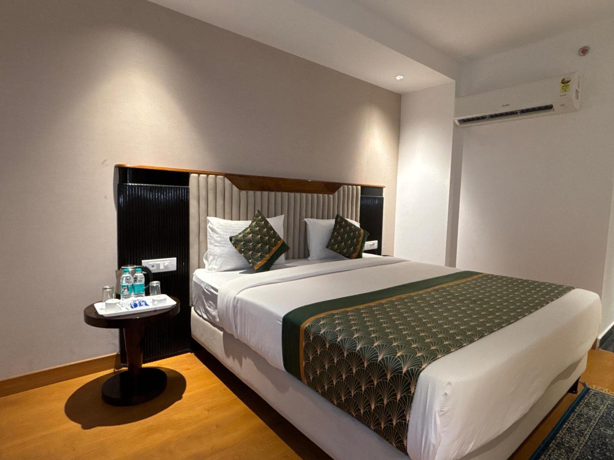 Arch The Lohias Hotel New Delhi